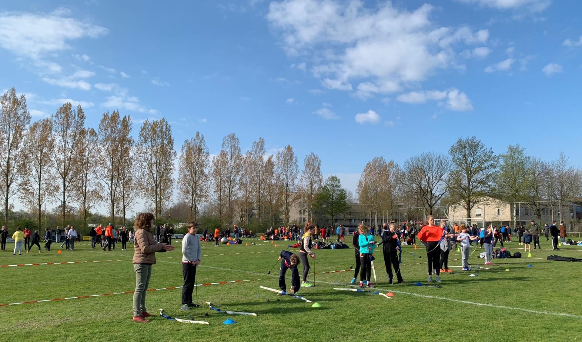 Kinderen sporten bij PCP tijdens de Koningsspelen 2019.