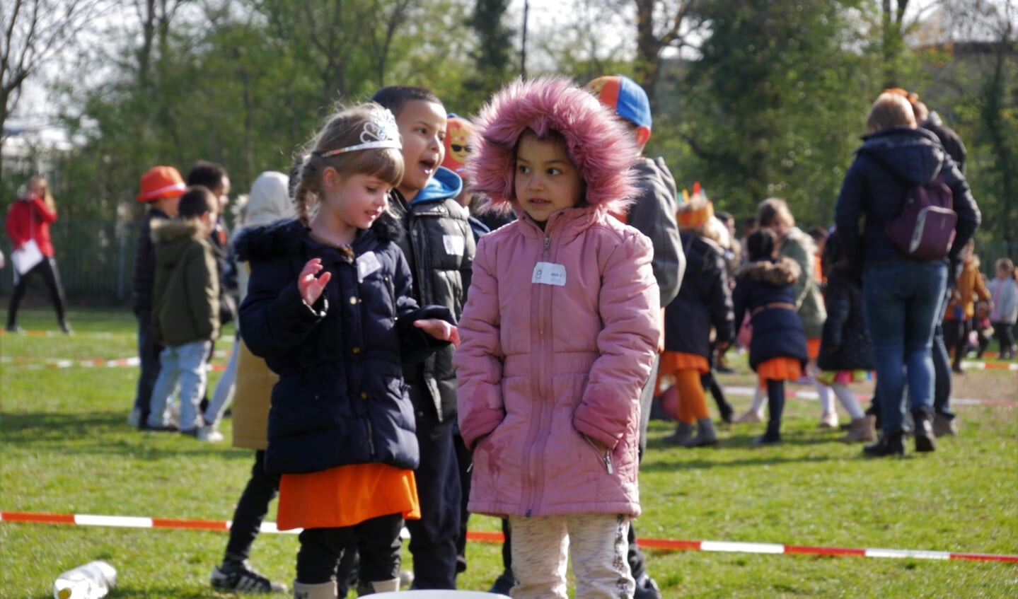 Kinderen van de Fontein (Kameelstraat), Weilust en de Tweesprong in actie tijdens de Koningsspelen.