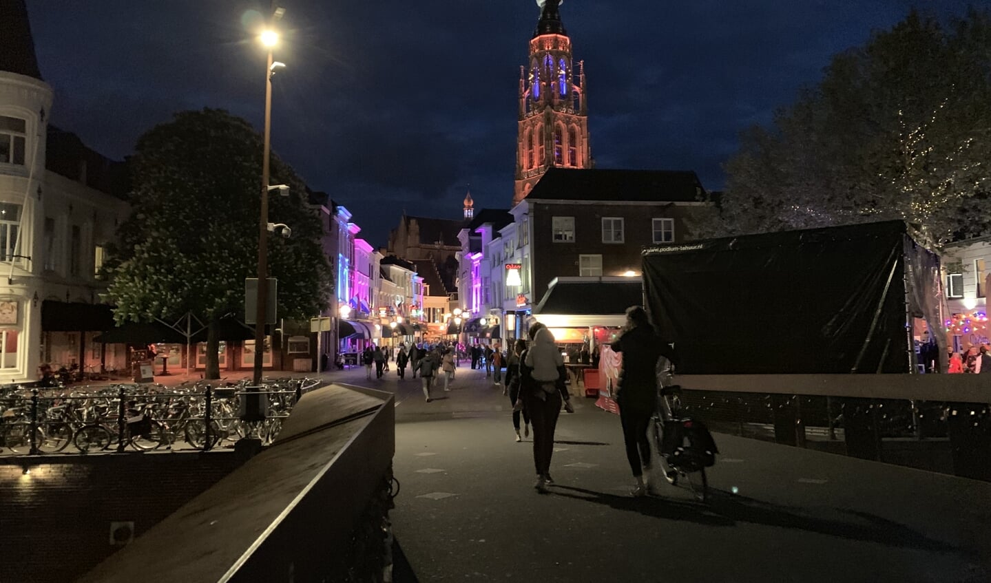 Breda viert Koningsnacht in het centrum.