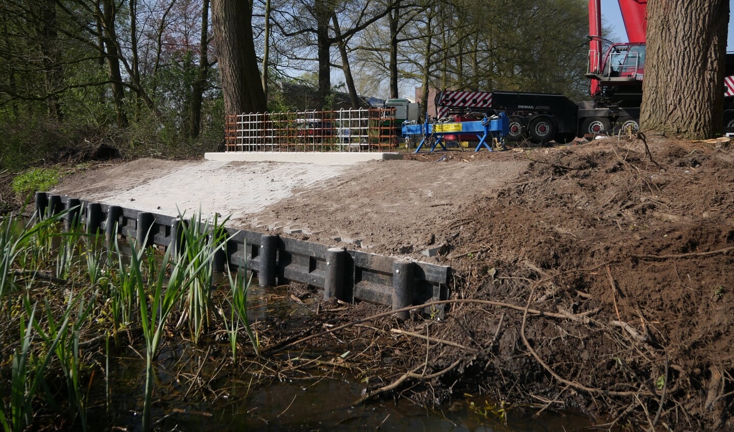 Donderdag 18 april is Breda een brug rijker/ Bij de Klokkenberg verbindt een fietsbrug het landgoed met Ulvenhout.