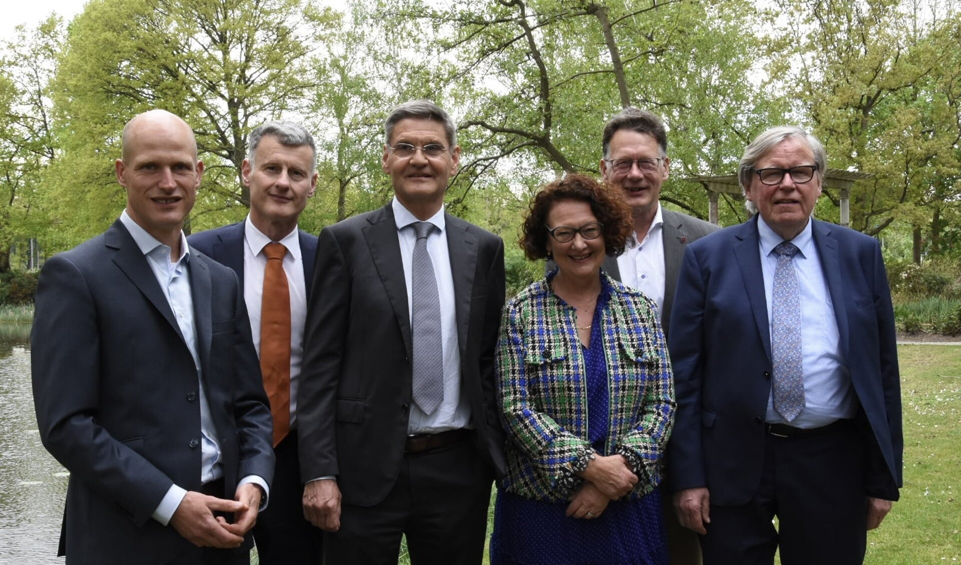 Nieuw dagelijks bestuur van waterschap Brabantse Delta: dijkgraaf Kees Jan de Vet, Niels Mureau (Ons Water / Waterbreed), Cécile Franssen (VVD), Kees de Jong (Ongebouwd), Theo Schots (Bedrijven) en Hans Peter Verroen (CDA).