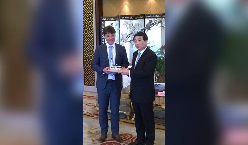 Een eerdere ontmoeting tussen burgemeester Depla en een vertegenwoordiger van Yanzhou.