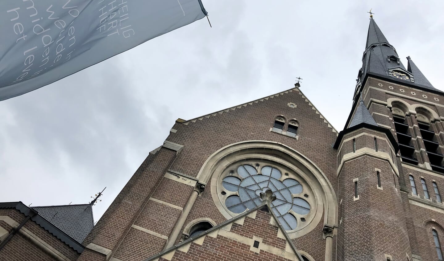 Woonzorg Nederland gaf vrijdag 3 mei het officiële startsein van de renovatie van de Heilig Hartkerk.