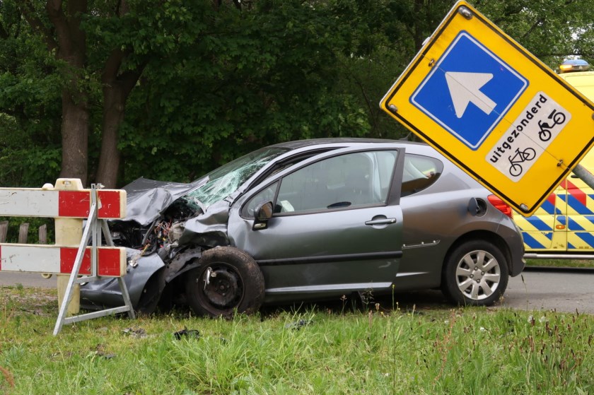 Auto�s total loss bij botsing nabij Galderse Meren