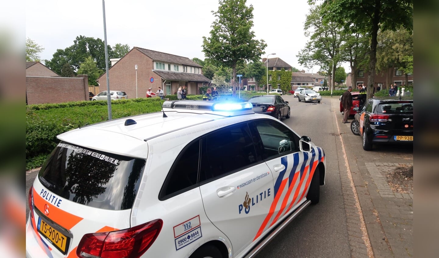 Frontale aanrijding op Merodelaan.