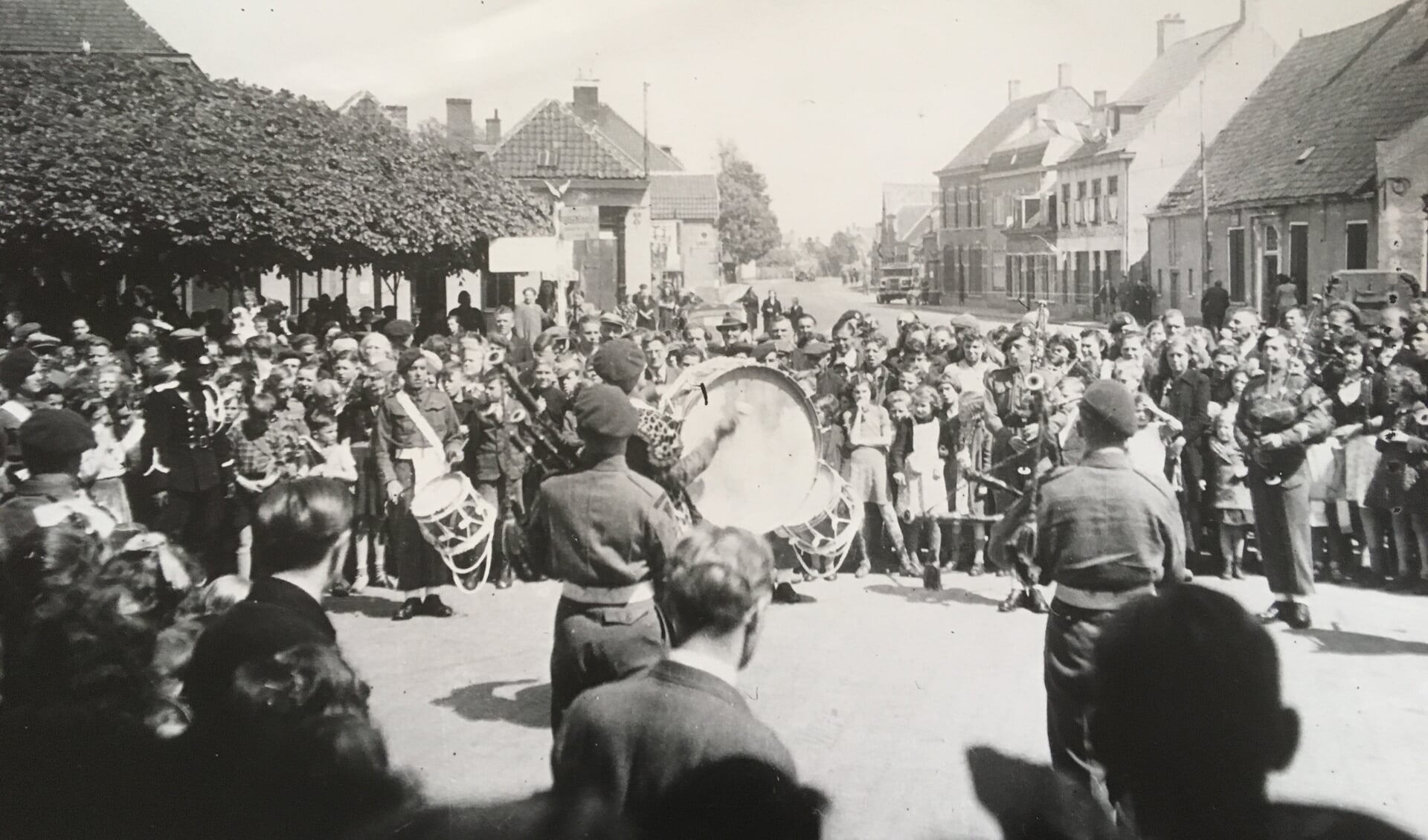 Bevrijdingsfeest in Etten en Leur 1945.