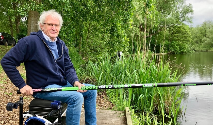 Ad Manniën in zijn element op zijn favoriete stek aan de waterkant van de Zandwiel. Foto: Johan Wagenmakers