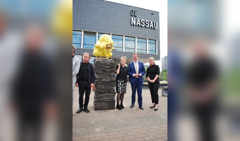 Woensdagmiddag werd bij De Nassau aan De la Reijweg een nieuw kunstwerk onthuld.