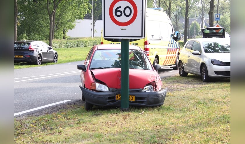 Beide auto's zijn door een bergingsbedrijf weggetakeld.