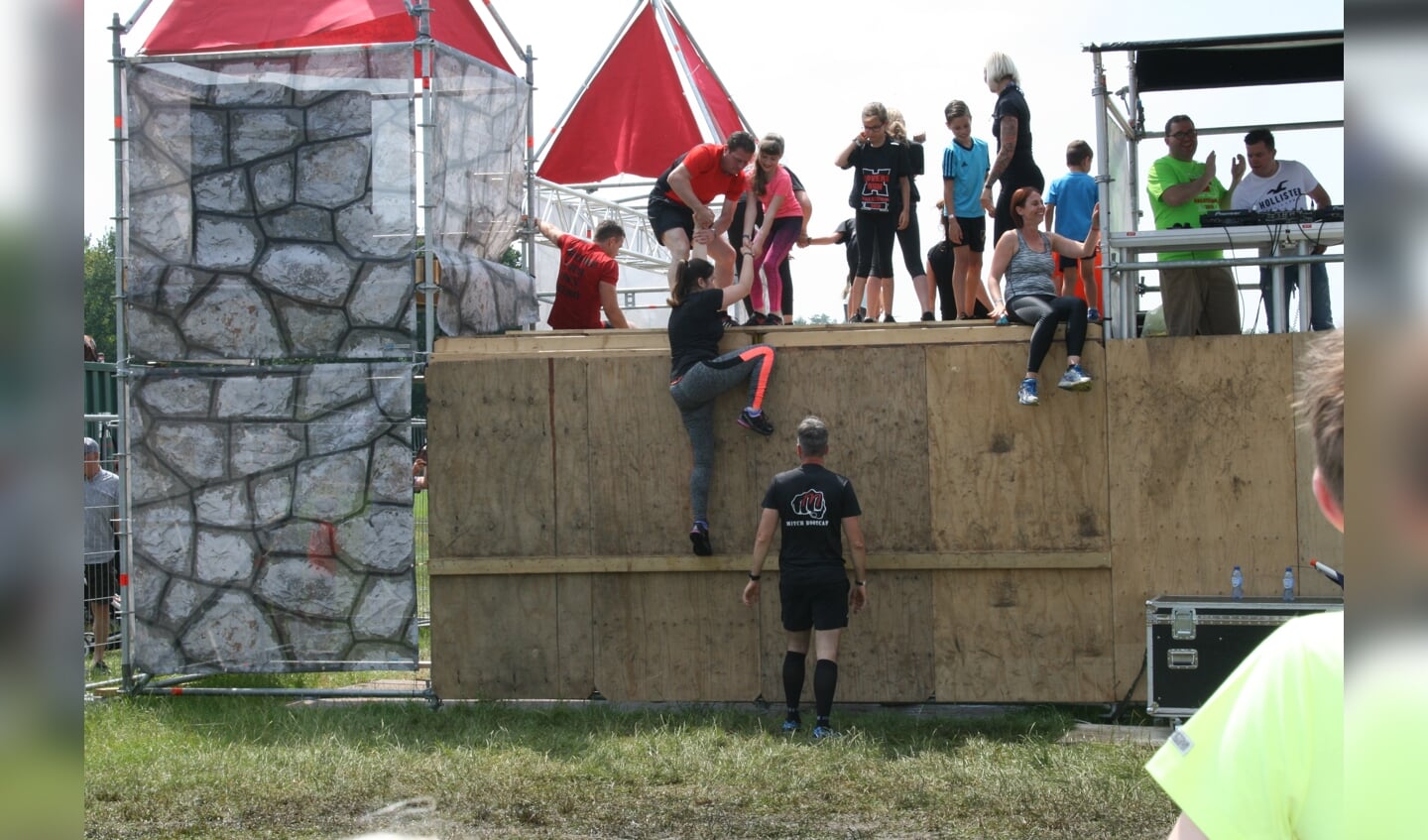 Deelnemers moesten diverse obstacles overwinnen. 
