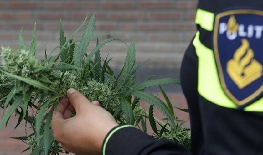 De 30-jarige bewoner is aangehouden.