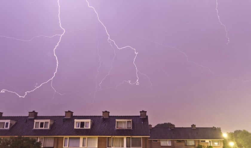 Archieffoto van onweer boven Breda.