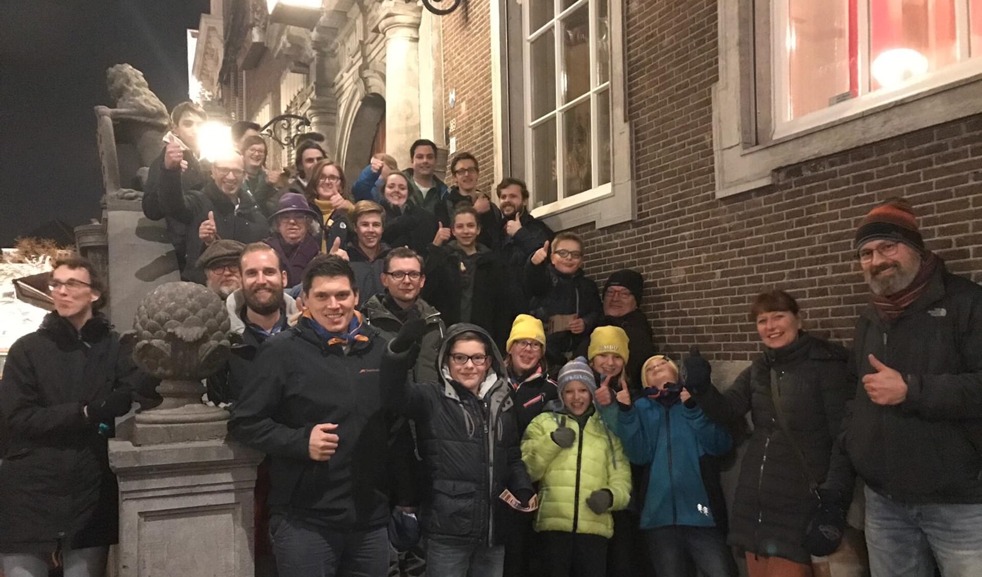 Scouts bij het Stadhuis bij hun protest tegen de 