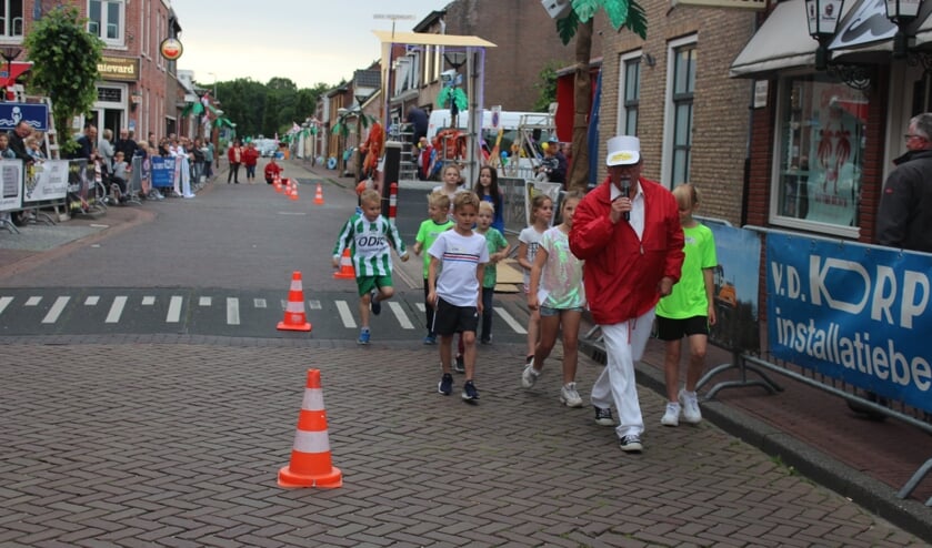 <p>Een feestelijke Roparundoorkomst in Ossendrecht.</p>