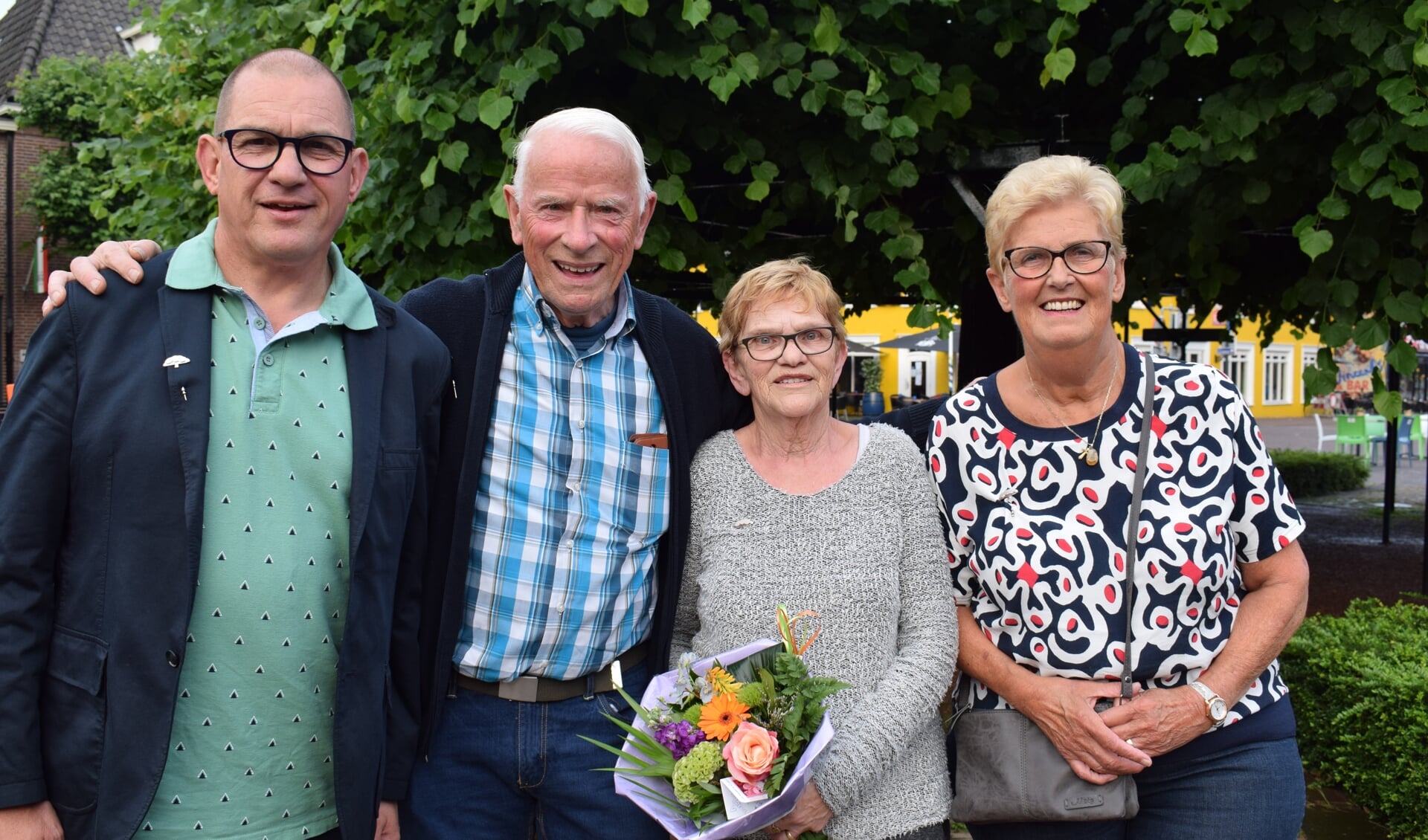Ben van den Maagdenberg, Piet Koevoets, Corrie van Gool en Jeanne van Rooden ontvingen het Zilveren Moeierboompje. FOTO STELLA MARIJNISSEN