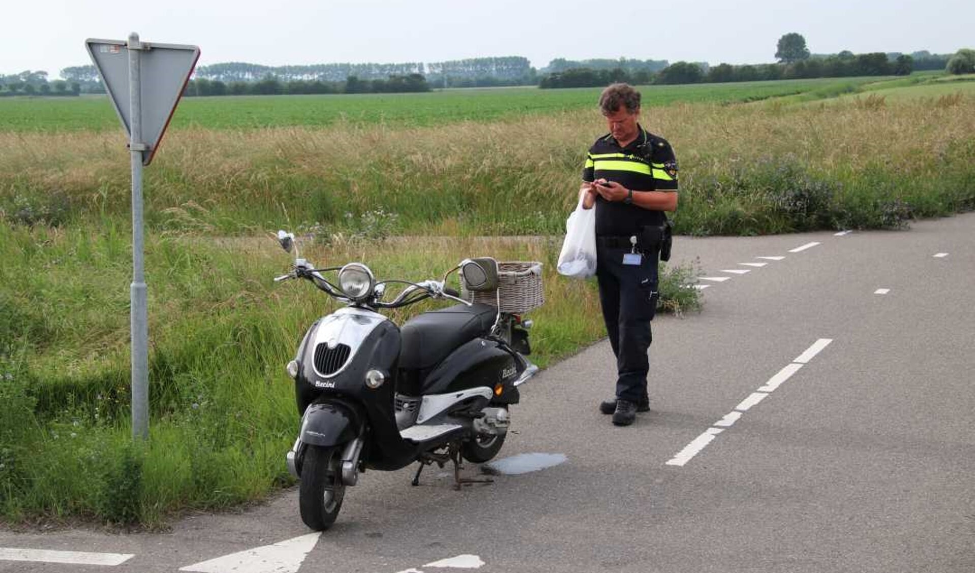 De scooter wordt later opgehaald. 