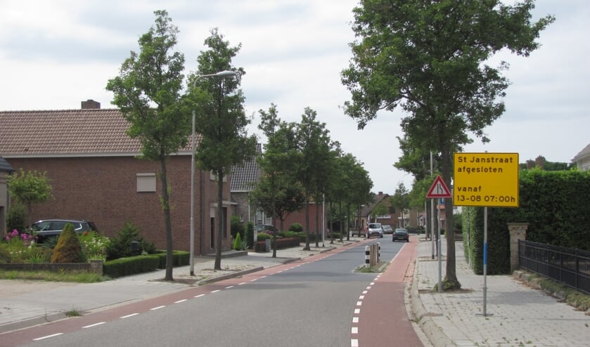 De Sint Janstraat in Sprundel gaat de komende maanden weer flink op de schop. Naar verwachting is de klus vóór december geklaard.
