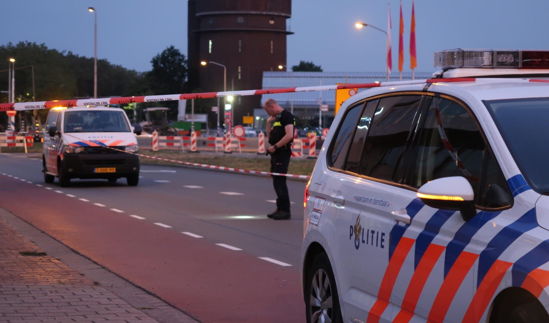 De politie bij de Konijnenberg op de avond van de schietpartij