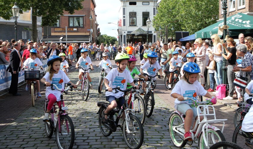 Deelnemers aan de Dikke Banden Race.