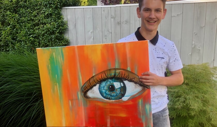 Naast tekenen, boetseert, ontwerpt en schildert de 16-jarige Wies Hoogers uiteenlopende onderwerpen. Foto: Johan Wagenmakers