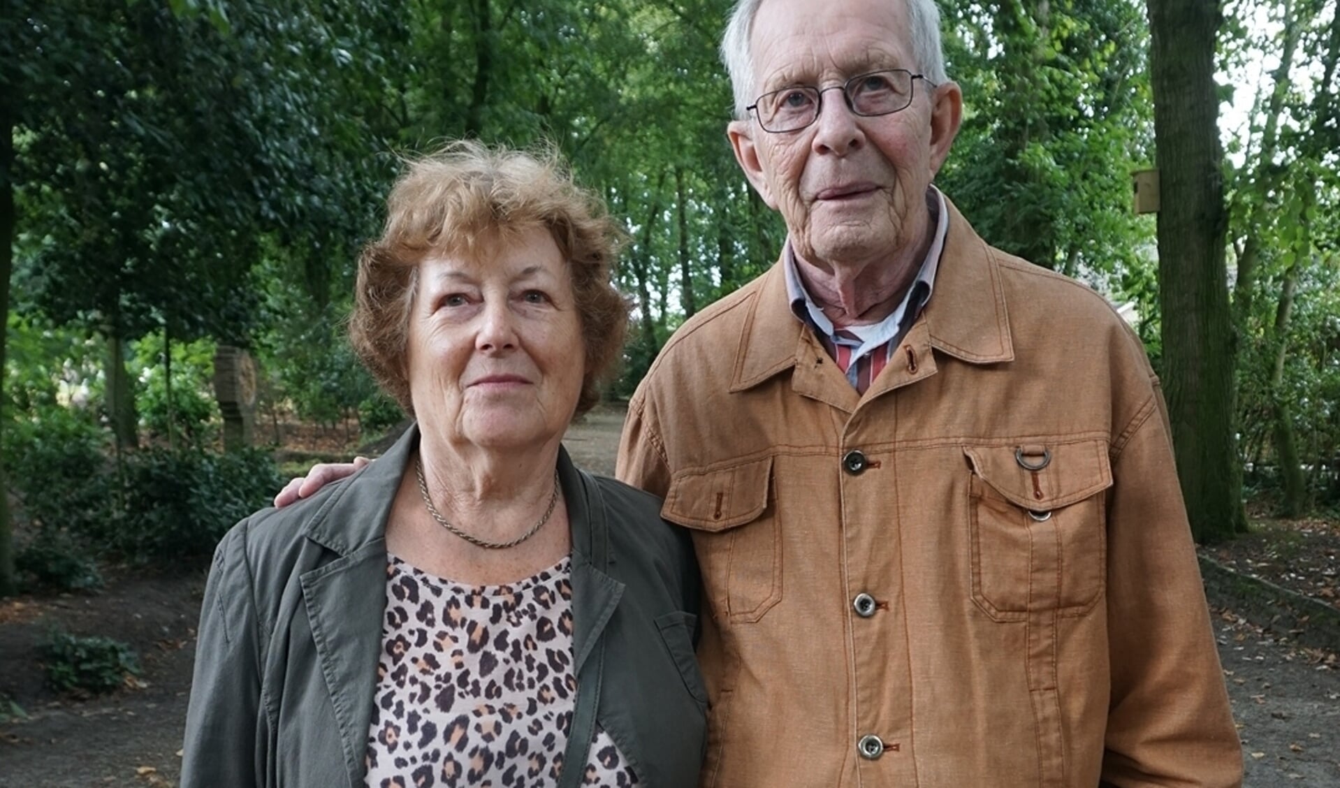 Rob Bersi en zijn vrouw Adrienne tijdens de jaarlijkse vrijwilligersdag van Heemtuin Rucphen. 