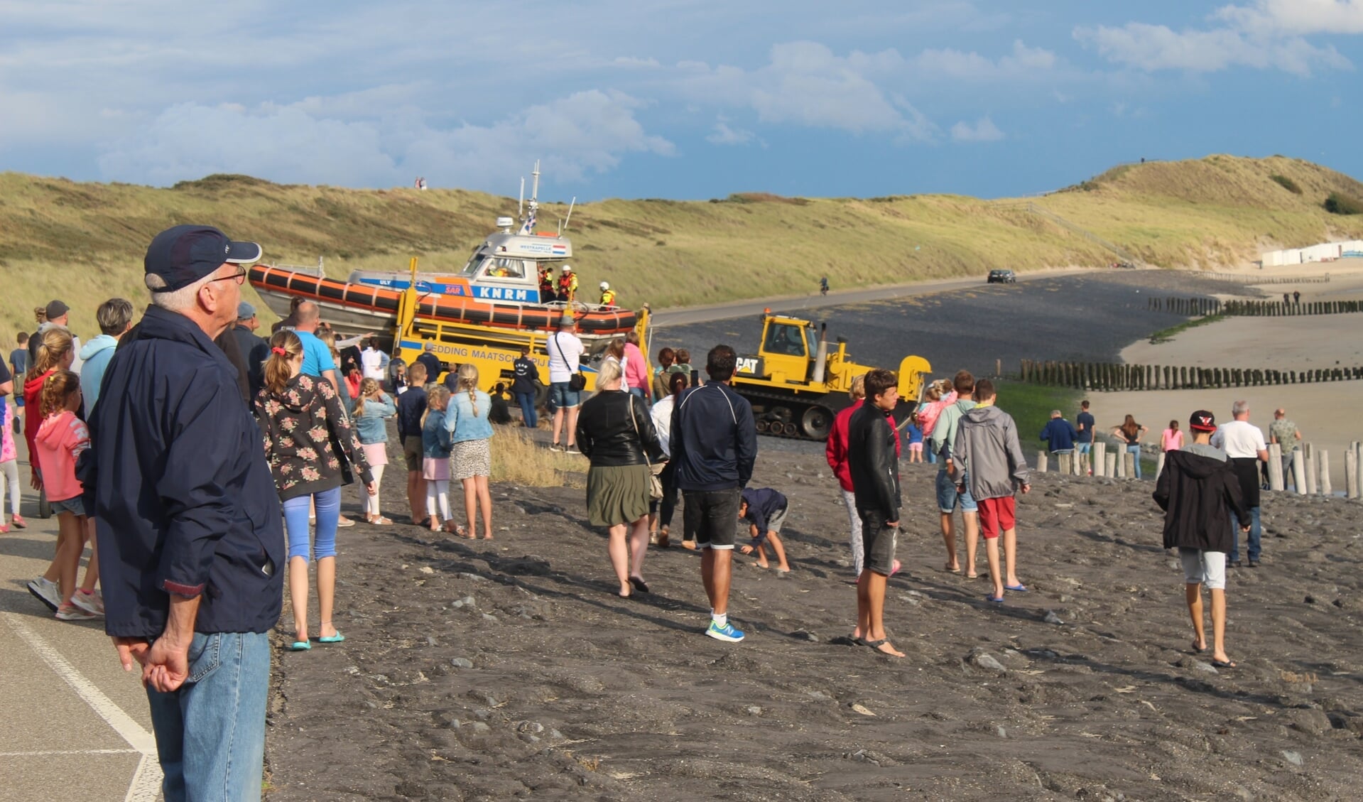 Alle bezoekers zagen de KNRM gaan. 