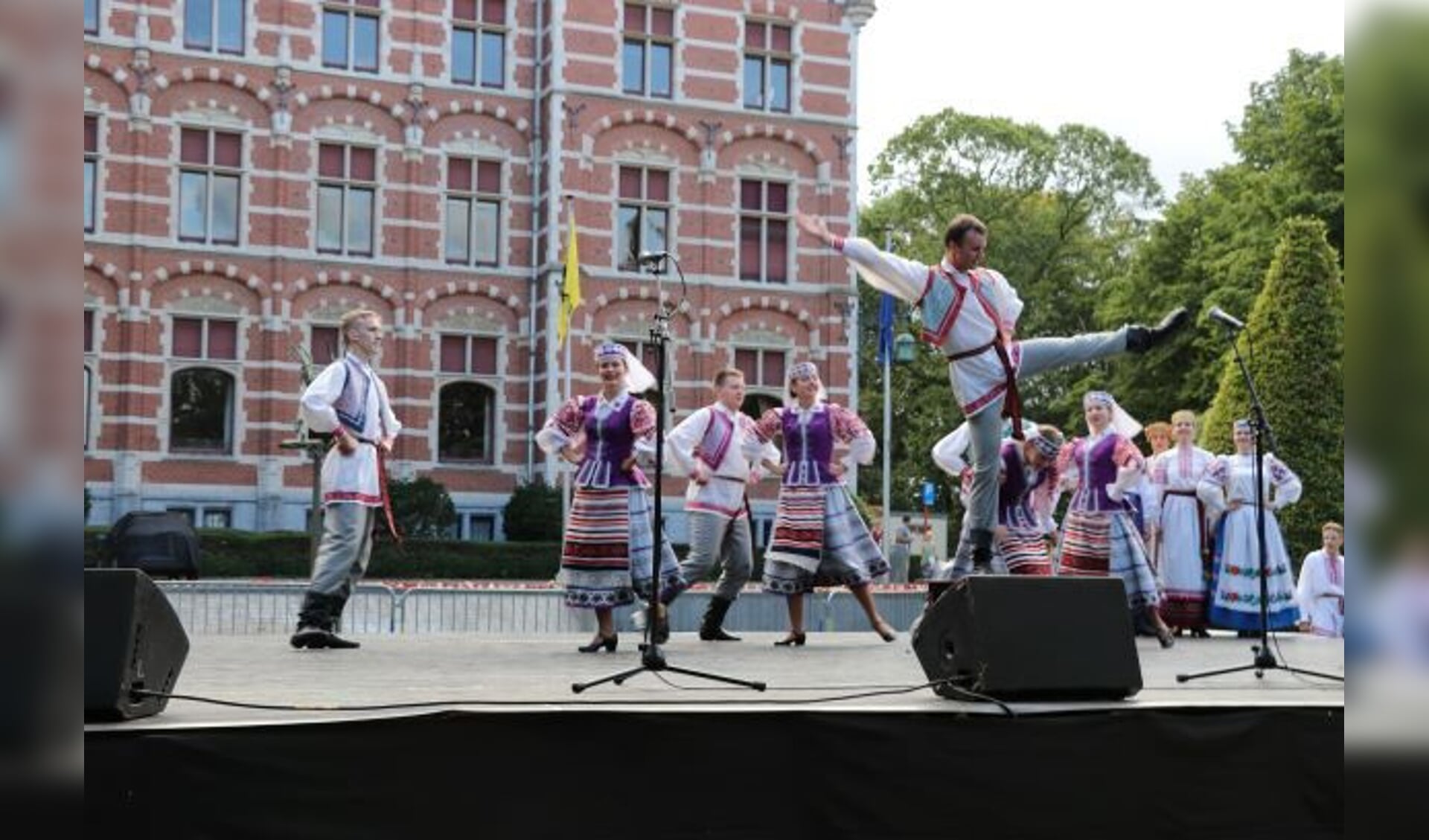 Folklore van het ensemble Zorachka uit Wit-Rusland.
