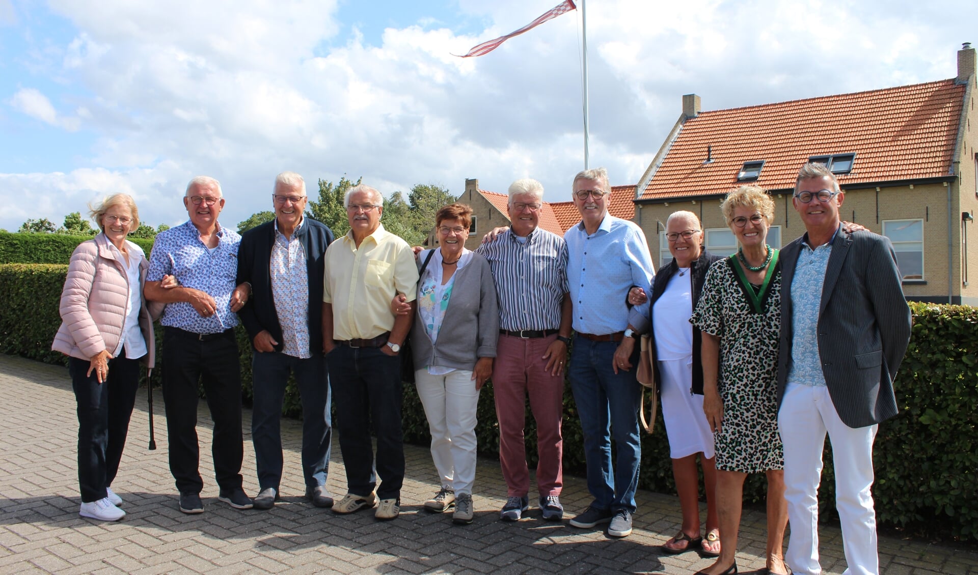 10 van de 11 kinderen uit het gezin Van Overveld uit Steenbergen vieren samen 790 jaar verjaardag.