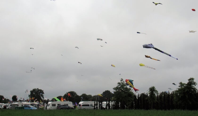 De stevige wind zorgde voor goed vliegerweer.