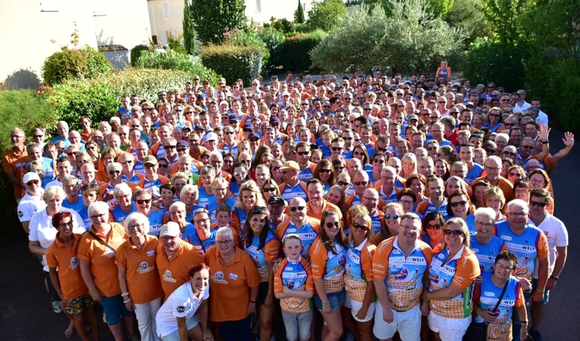 Honderden deelnemers gaan de Mont Ventoux beklimmen FOTO JACK MAGIELSE