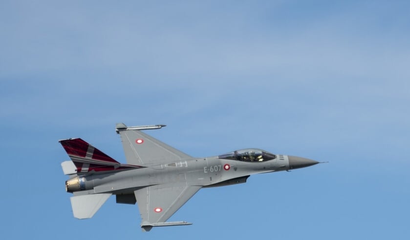 Verschrikking salto In werkelijkheid Achtervolging F-16's te bewonderen boven Breda | Bredavandaag | Hét nieuws  uit Breda