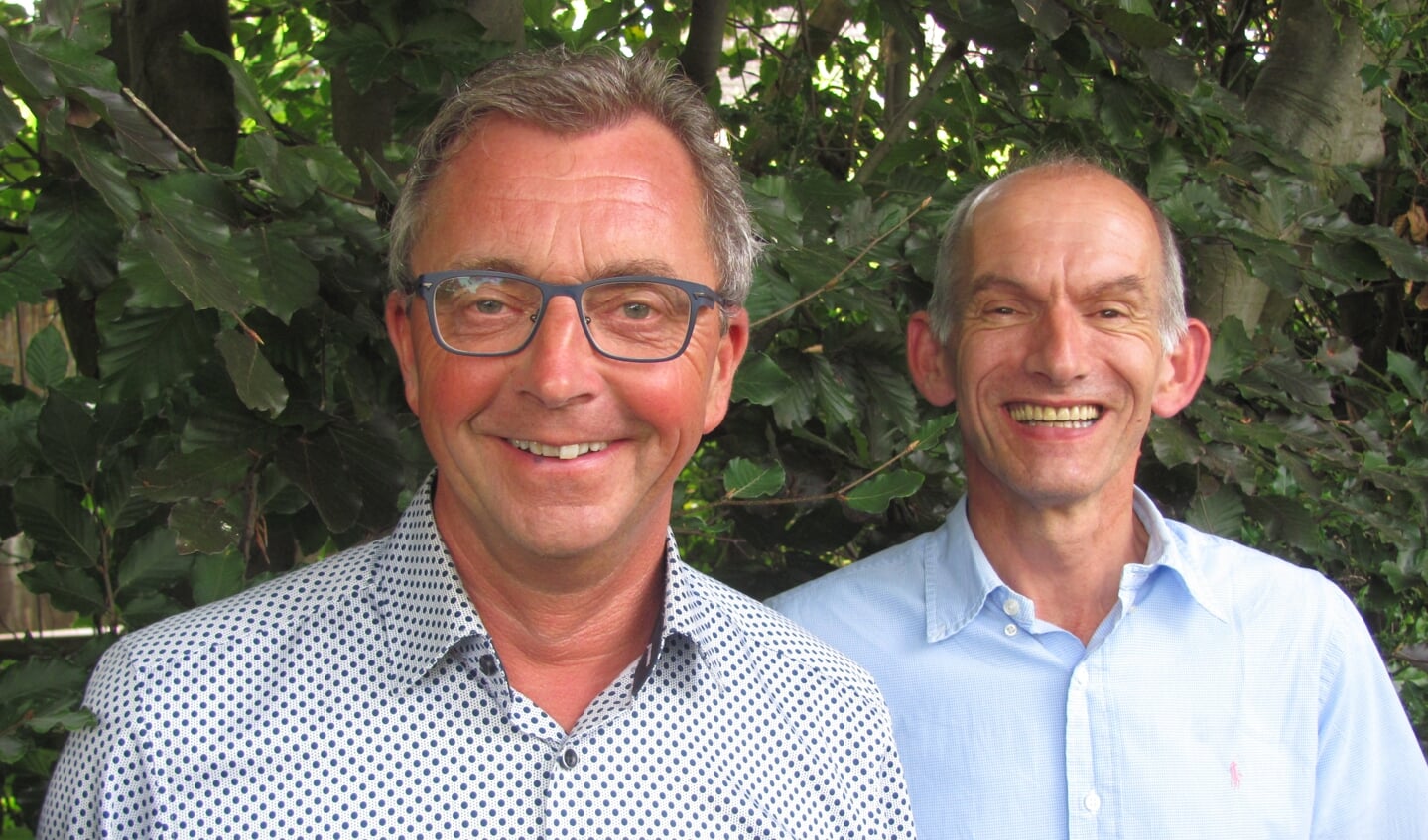 Wethouder Johan de Beer (links) en John Oostvogels van het BCT-team. 