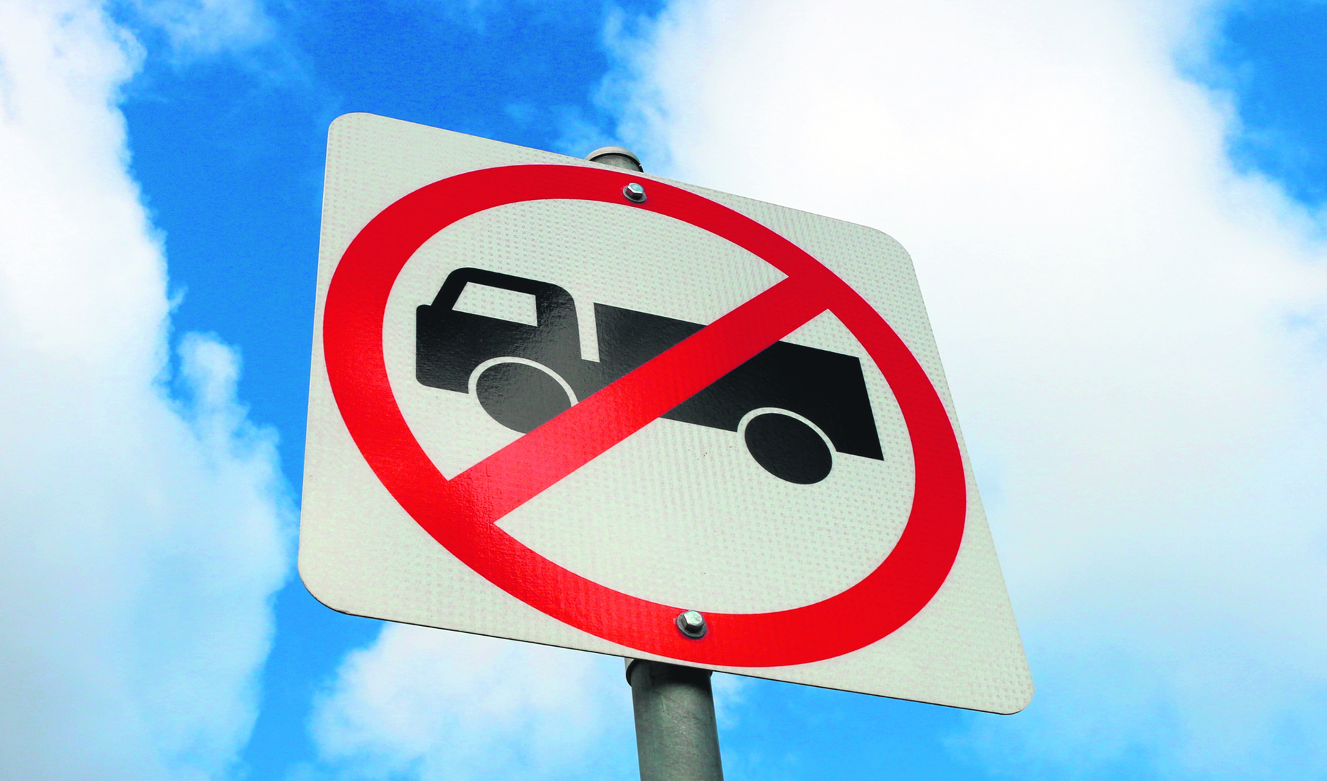 verkeersbord verboden voor vrachtwagens_493378171.jpg