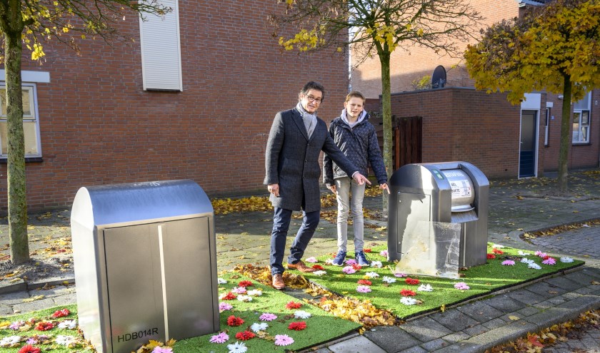 Wethouder Hans Wierikx (links) wil de hoeveelheid restafval terugdrinken naar 100 kilo per inwoner.