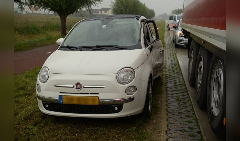 De auto raakte flink beschadigd bij het ongeval.