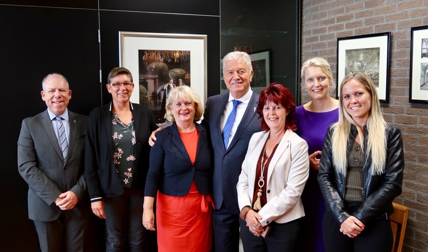 Paul Versijp, Jacqueline van de Werfhorst, Elma Petter, Frank Petter, Elaine Kools, Marianne van der Sloot en Merel Snelleman.