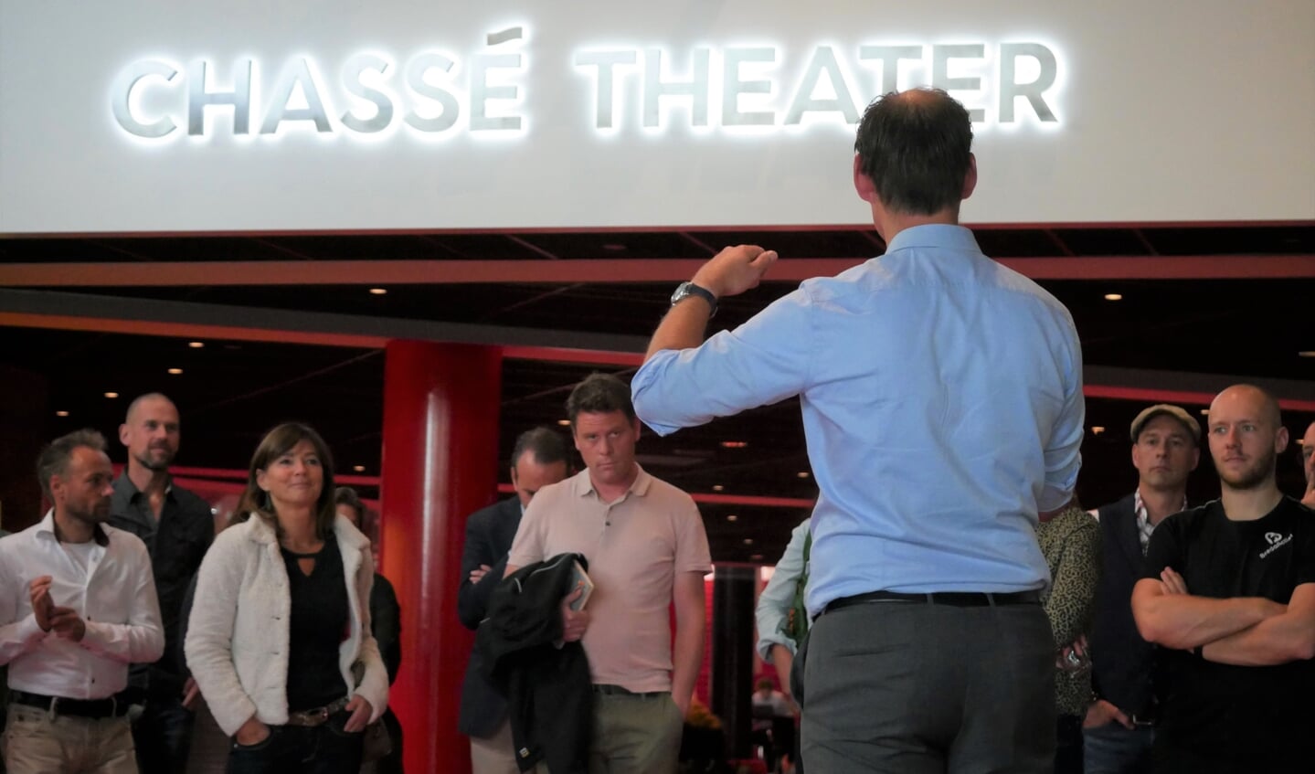 Wethouder Daan Quaars opende de ideeënbox in het Chassé Theater. 