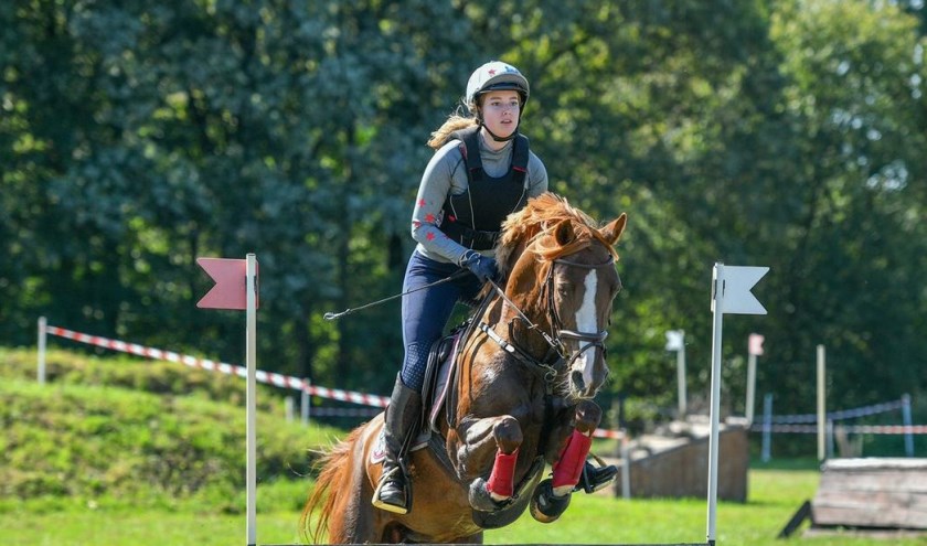 Sanne van Rooten met haar pony Carmen van de Beekerheide.