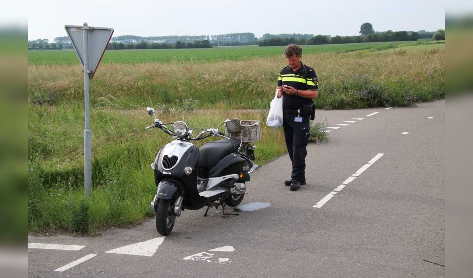 De jongens reden op een grijze scooter. Foto ter illustratie