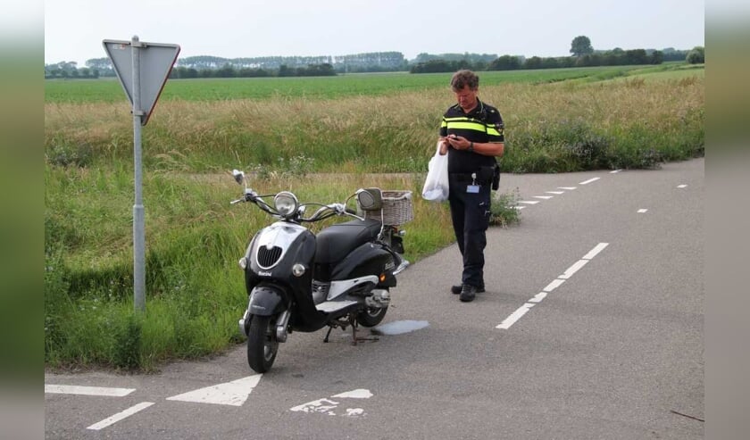 De jongens reden op een grijze scooter. Foto ter illustratie
