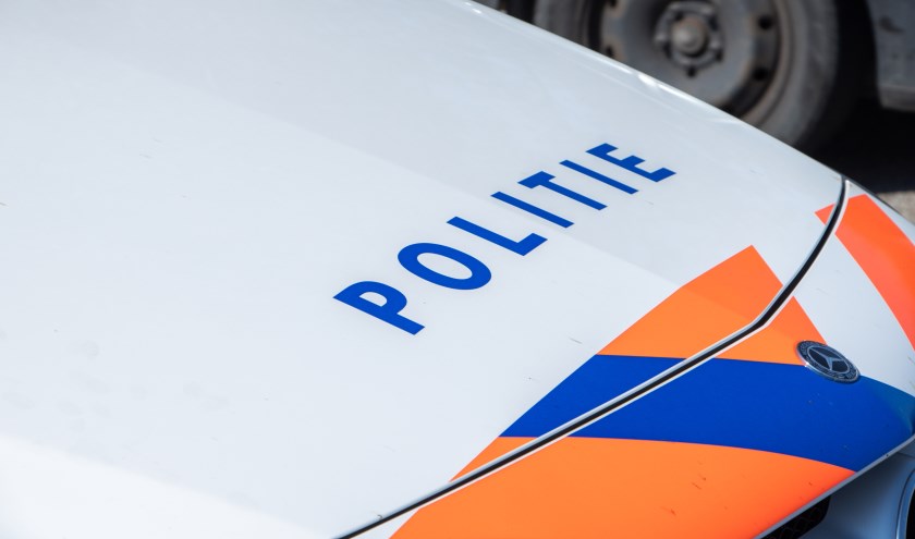De auto viel op door het sportieve rijgedrag van de bestuurder.