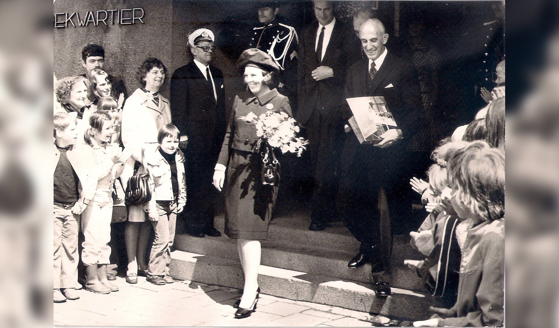 Voormalig koningin Beatrix verlaat het Scheldekwartier. Foto: gemeentearchief Vlissingen. 