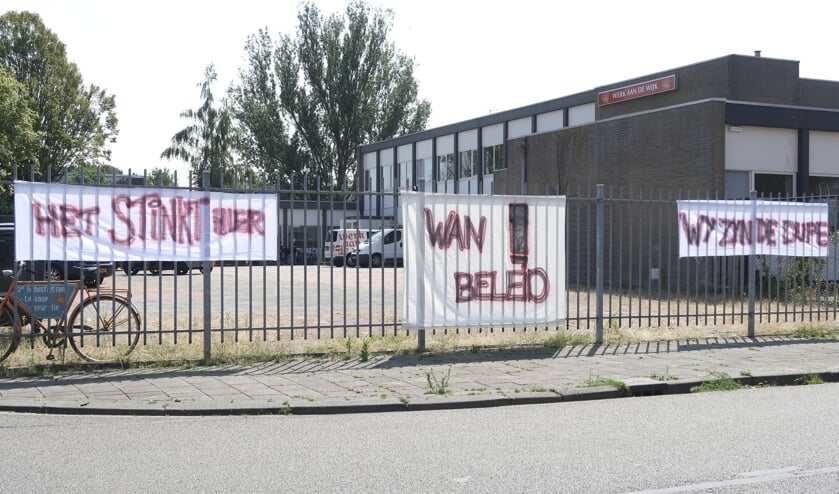 De spandoeken op de locatie van Werk aan de Wijk aan de Meerhoutstraat.