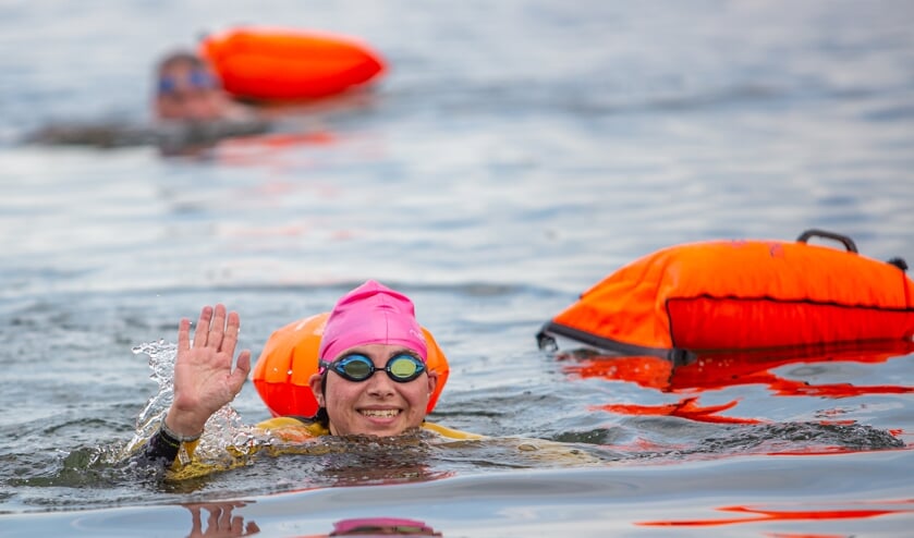 Ruim honderd zwemmers te water voor Thoolse Mijl 