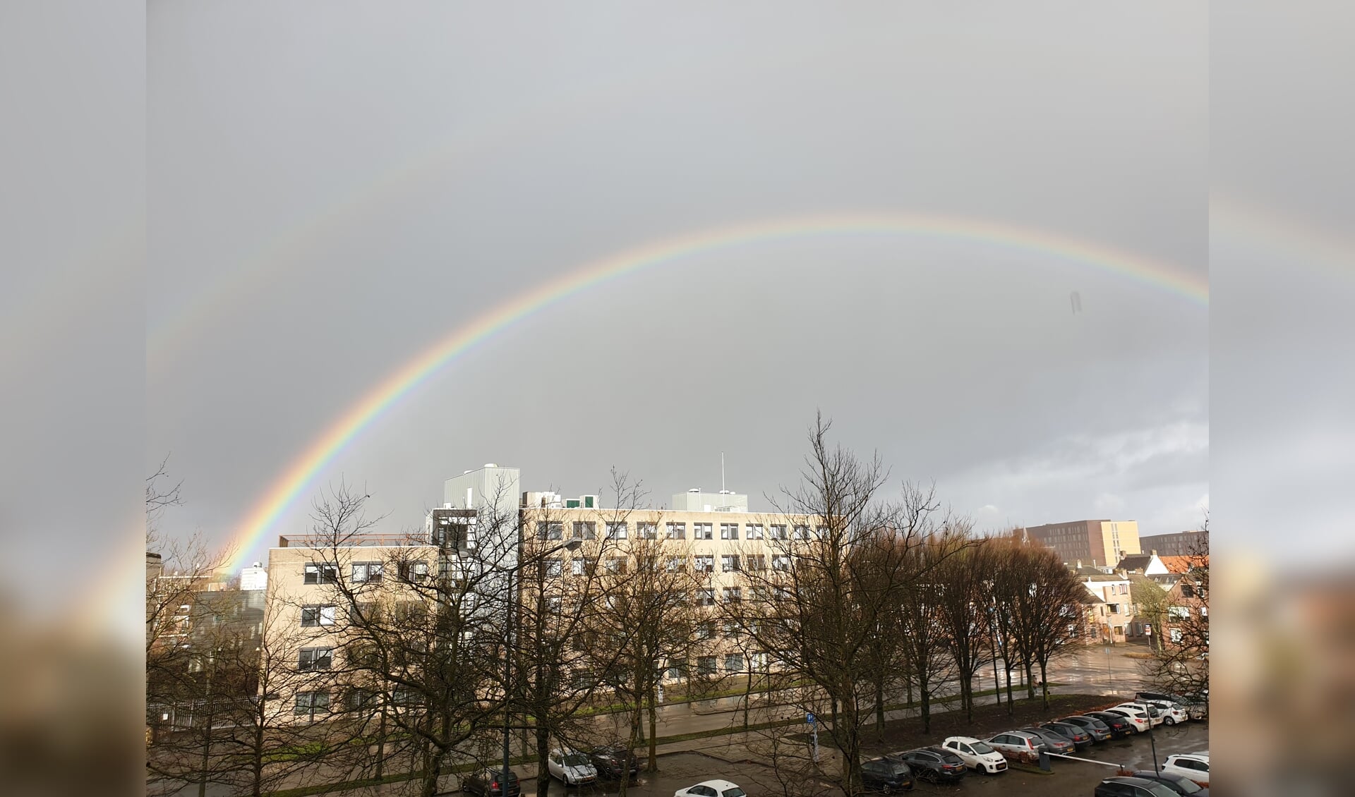 Wie goed keek, kon vanochtend een dubbele regenboog zien boven Breda