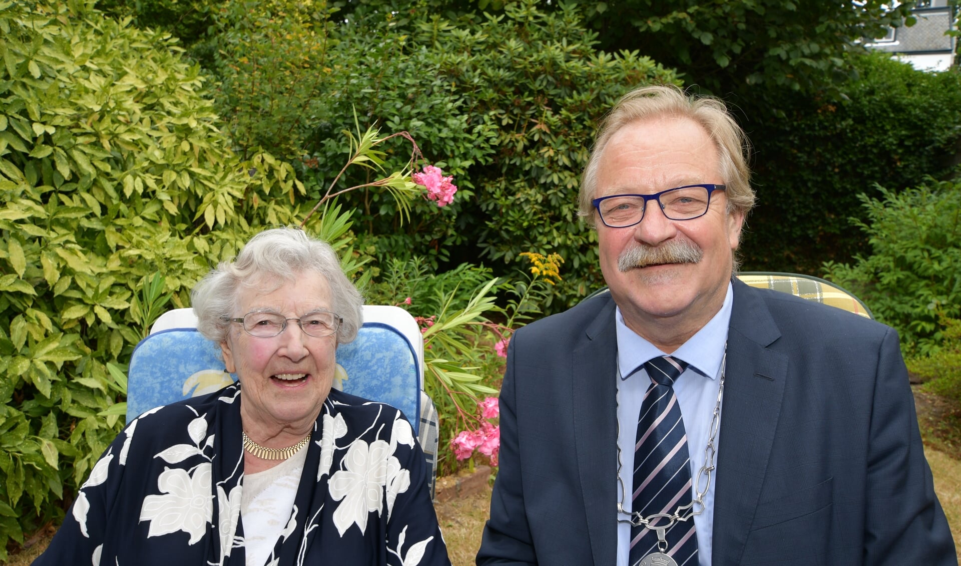 Wethouder Kees van Aert ging in augustus 2018 bij Lenie van der Star op bezoek ter gelegenheid van haar honderdste verjaardag.