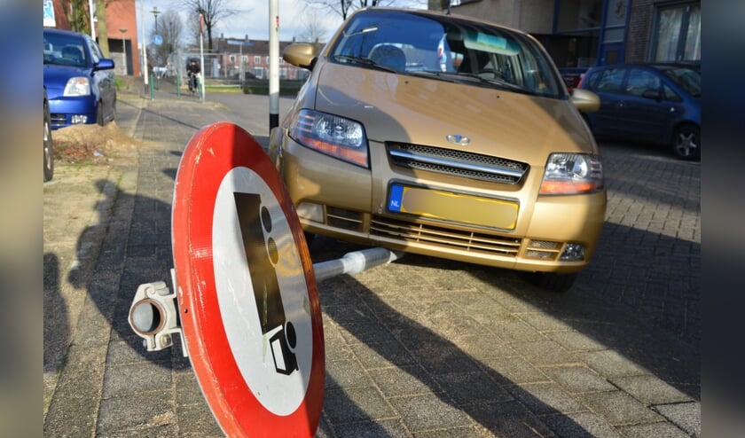 De gemeente zal het bord vervangen.