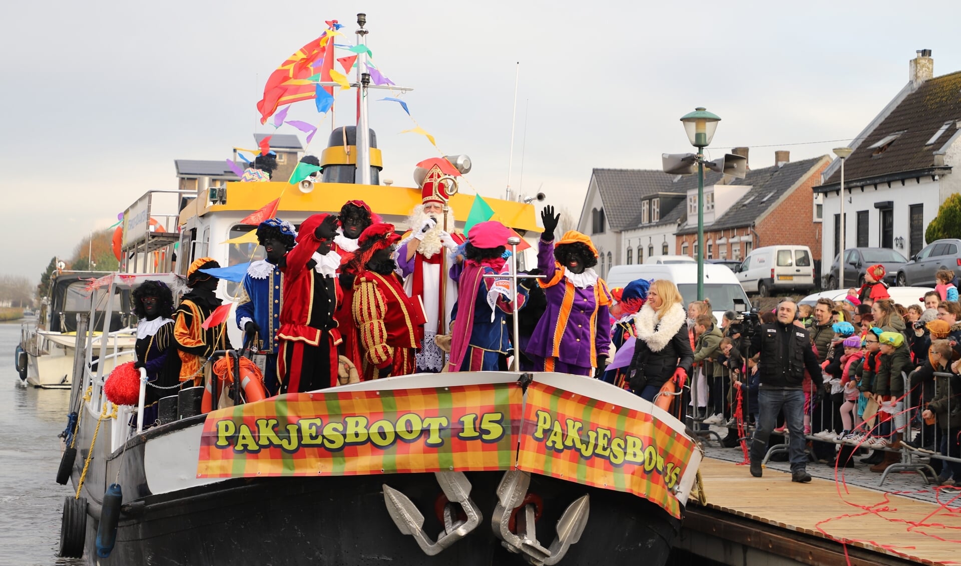 Beeld van de intocht van Sinterklaas in Dinteloord in 2019.