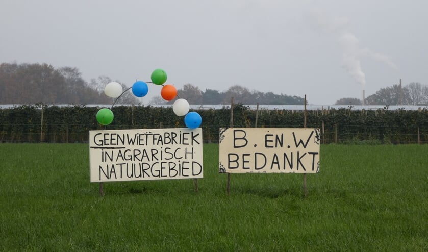 <p>Feest in het buitengebied van Etten-Leur na de beslissing. </p>