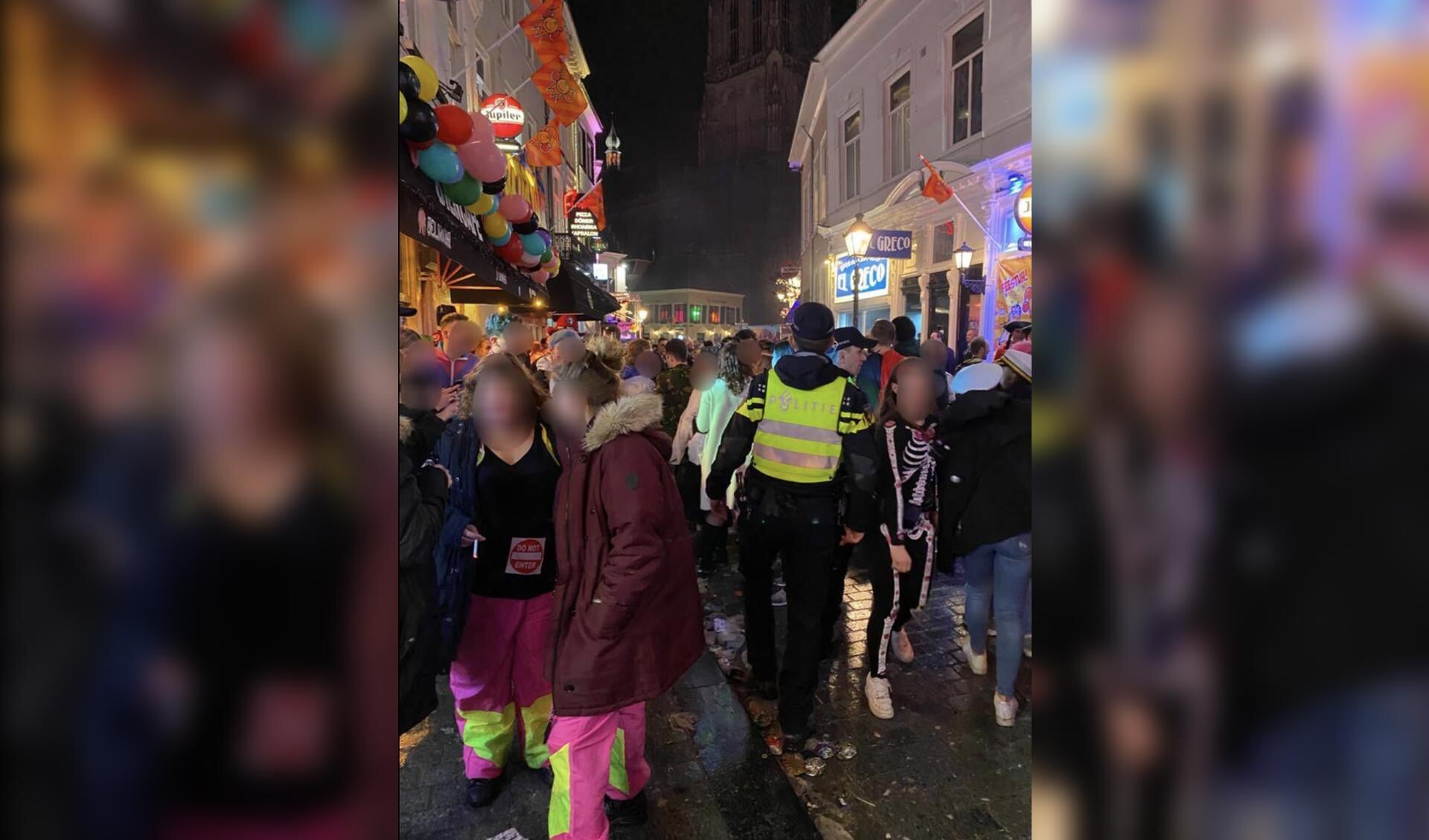 De politie tijdens de afgelopen carnavalsnacht. 